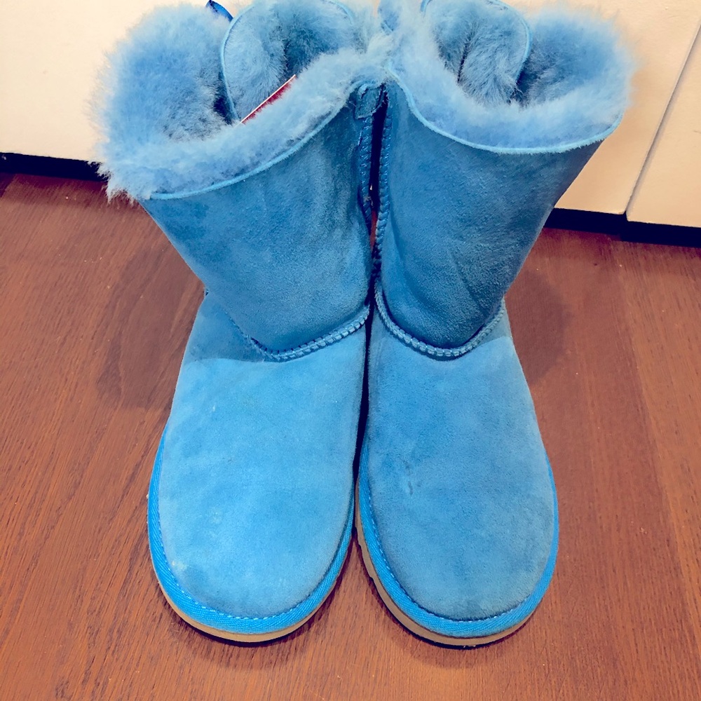 Uggs Bailey Bow boots in blue, size 2
